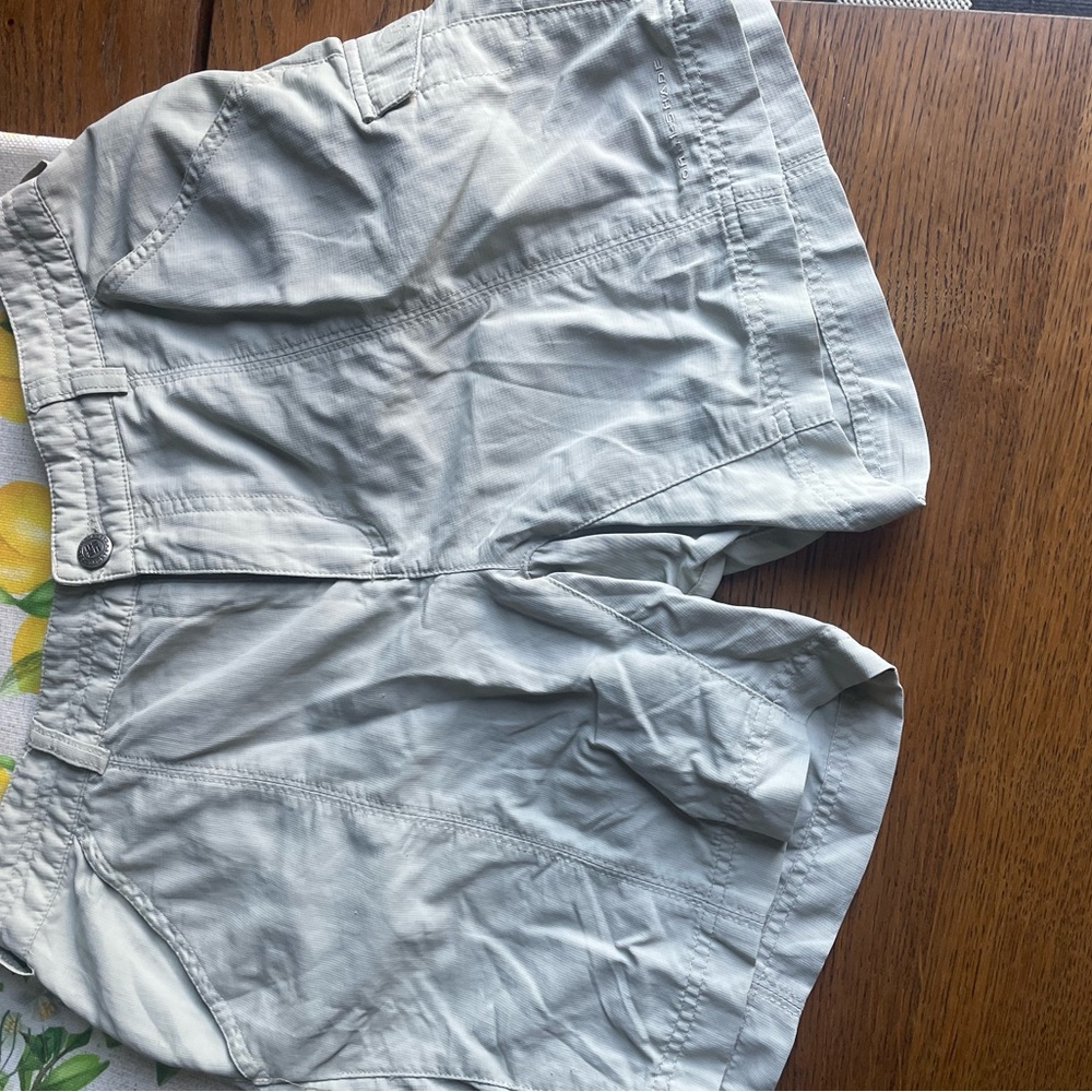 Gently worn women’s Columbia khaki shorts size 8